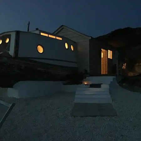 Ferienhaus Inviting 1-bed Cabin Near To Aliki *